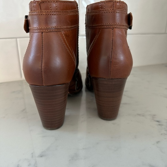 Ariat Two24 Ready to Go leather bootie. - Picture 4 of 8